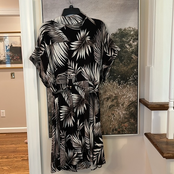 Torrid Rayon Slub Button front collared dress in Palm leaves black - Picture 13 of 16